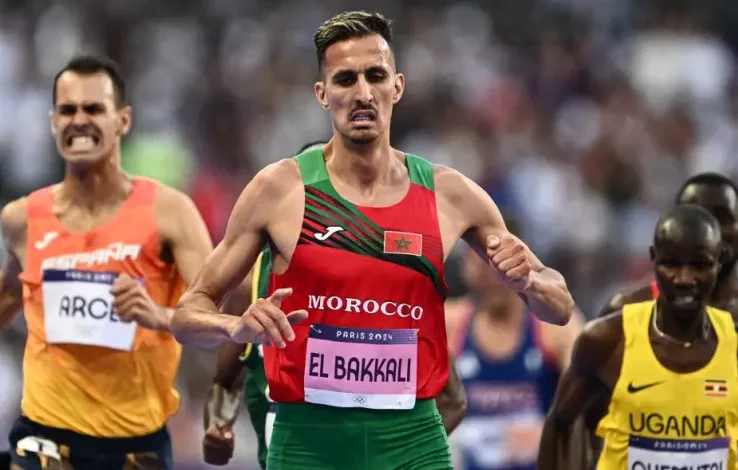 البقالي يحمل آمال المغاربة للتتويج بـ”الذهب الأولمبي” غدا الأربعاء في نهائي 3000 متر موانع
