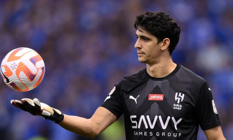 اشبيلية يهنىء ياسين بونو بعد تألقه في الدوري السعودي
