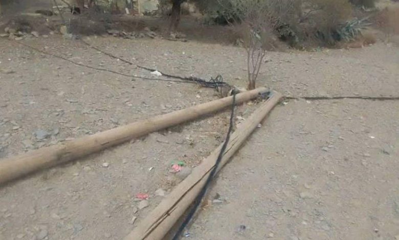 تازة.. أعمدة كهربائية متساقطة على الأرض تهدد حياة ساكنة