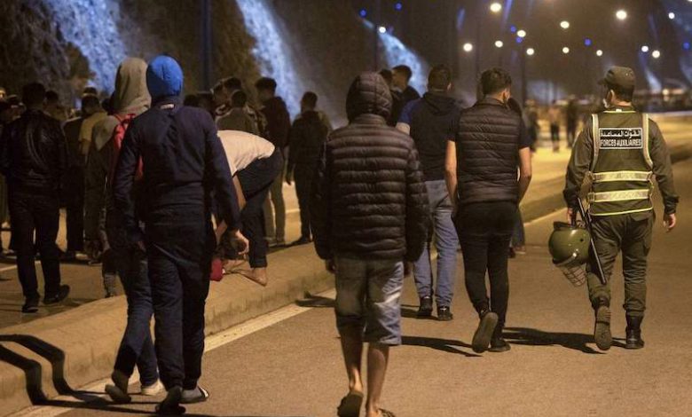 تطوان..تهم تلاحق العشرات من المهاجرين حاولوا اقتحام سبتة المحتلة