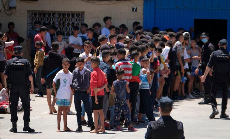 سلطات سبتة المحتلة تقرر استقبال القاصرين الذين عبروا بالمستشفى العسكري سابقا