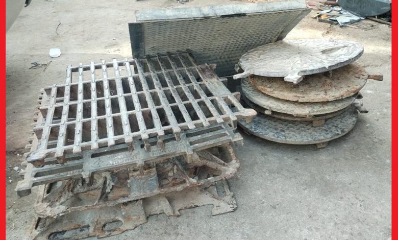 طنجة..الأمن يعتقل 3 أشخاص تورطوا في سرقة بالوعات الصرف الصحي