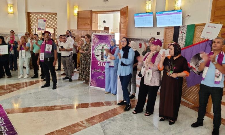 إحتقان بمحاكم فاس و وقفات احتجاجية تصعيدية على تأخير وزارة العدل لمطالبهم .