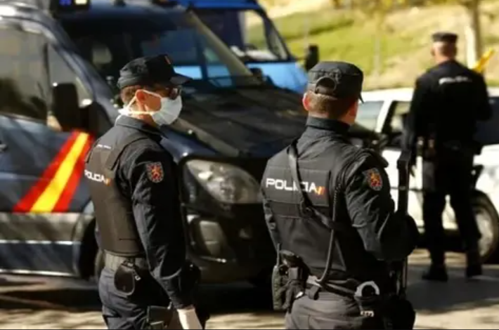 إسبانيا ترحل 21 لاجئاً مغربياً بينهم نساء وأطفال