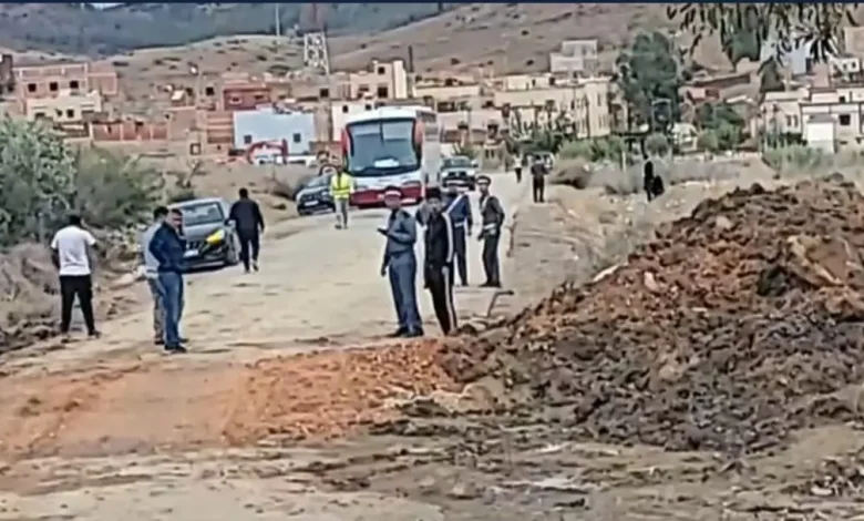 إفران.. إنهيار مقطع طرقي بسبب الأمطار يكشف عورة “طريق جهوية”