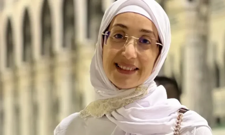 الفنانة هدى صدقي تؤدي مناسك العمرة وتعلق: “الله لا يحرم شي مسلم من هاذ المقام”