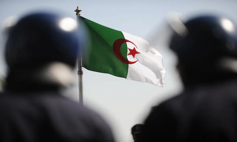 “الكابرانات” يحتجزون المنتخب المغربي للتنس في المطار و يرفضون مشاركته في بطولة بالجزائر