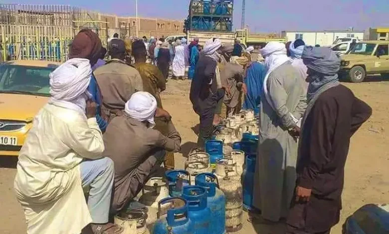 تمنراست جنوب الجزائر.. المواطنون في طوابير لاقتناء قارورة الغاز