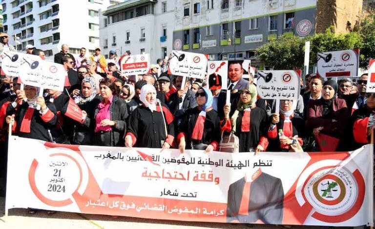ضد وزير العدل .. وقفة احتجاجية للمفوضين القضائيين