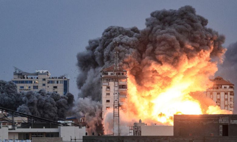 مقتل 15 شخصا جراء غارات إسرائيلية في لبنان