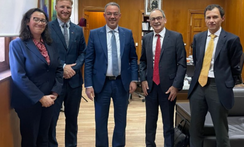 وفد بريطاني يجتمع بلقجع لبحث فرص الاستثمار في مشاريع المونديال بالمغرب