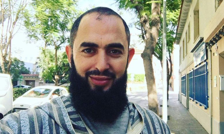 الداعية رضوان بن عبد السلام يهاجم ظاهرة خلع النقاب: “موضة قبيحة!”
