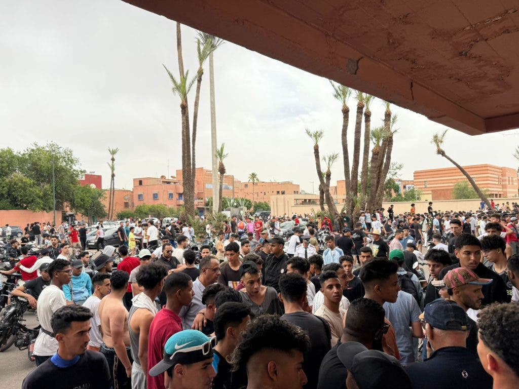 بسبب سوء التنظيم.. "سونارجيس" ترفض بيع تذاكر مبارة الكوكب المراكشي ونهضة بركان (صور)