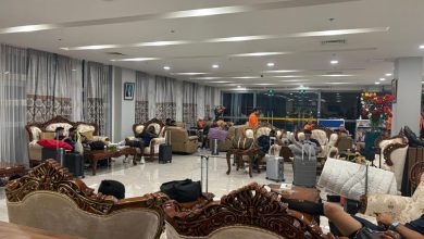 بعد ساعات من المعاناة.. بعثة نهضة بركان تغادر مطار زنجبار نحو فندق الإقامة