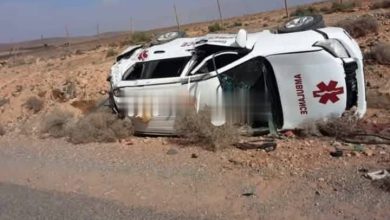 حادث مأساوي على طريق مراكش.. مختل عقليا يتسبب في انقلاب سيارة إسعاف ووفاة والدته