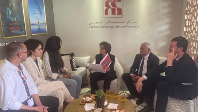 رشيدة ذاتي تزور الجناح المغربي في مهرجان كان السينمائي