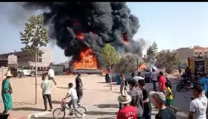 اندلاع حريق مهول بأنابيب بلاستيكية يستفز أمن مراكش (صور) 11 حريق مراكش