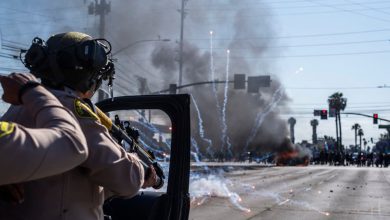 احتجاجات لوس أنجلوس تتصاعد وترامب يتوعد بتدخل فدرالي