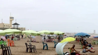 الحرارة المفرطة تدفع سكان المدن الداخلية للنزوح نحو الشواطئ