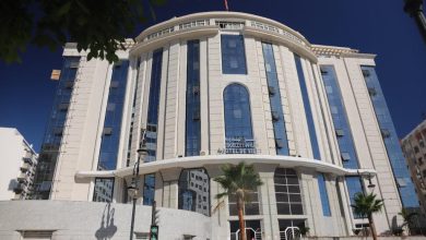 طنجة.. تراخيص تستباح فيها الأرصفة وكرامة المواطن على الهامش