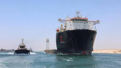 مصر.. اصطدام سفينة شحن برصيف قنطرة في قناة السويس بسبب عطل فني (فيديو)