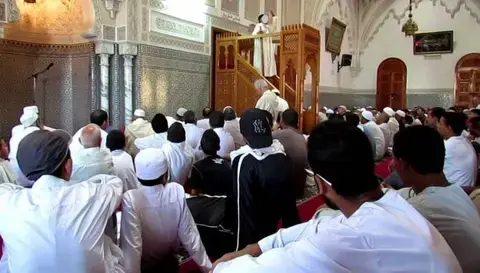 المعاشرة بالمعروف بين الأزواج في منابر الجمعة بمساجد المغرب