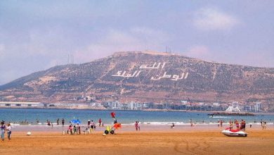 بداية صيف متعثرة بأكادير.. الغلاء والازدحام يُبعدان المصطافين عن الشواطئ