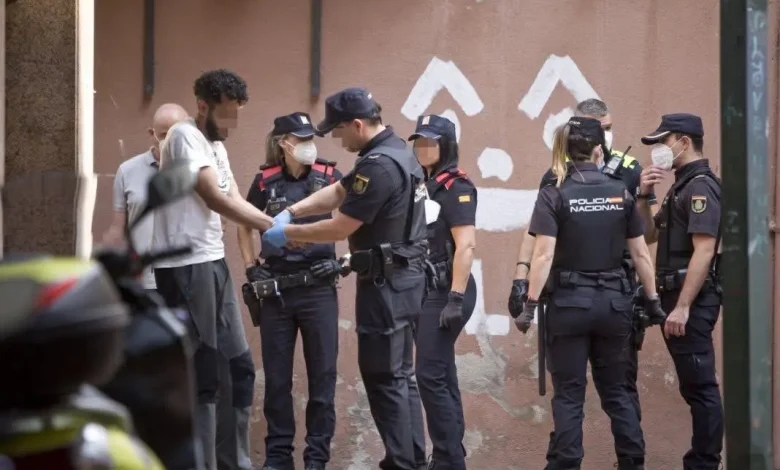 برشلونة.. حملة أمنية مشددة تستهدف المهاجرين غير النظاميين