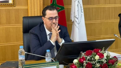 طنجة.. الوالي التازي ينهزم أمام “طغيان الطاكسيات” والمواطنون يدفعون الثمن