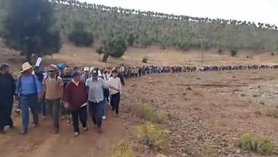 قافلة ساكنة آيت بوكماز تواصل مسيرتها نحو ولاية بني ملال خنيفرة