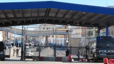 مليلية المحتلة في أزمة.. مطالب بإطلاق مفاوضات مع المغرب لفتح معبر حدودي ثان