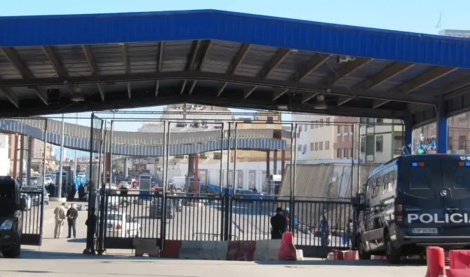 مليلية المحتلة في أزمة.. مطالب بإطلاق مفاوضات مع المغرب لفتح معبر حدودي ثان