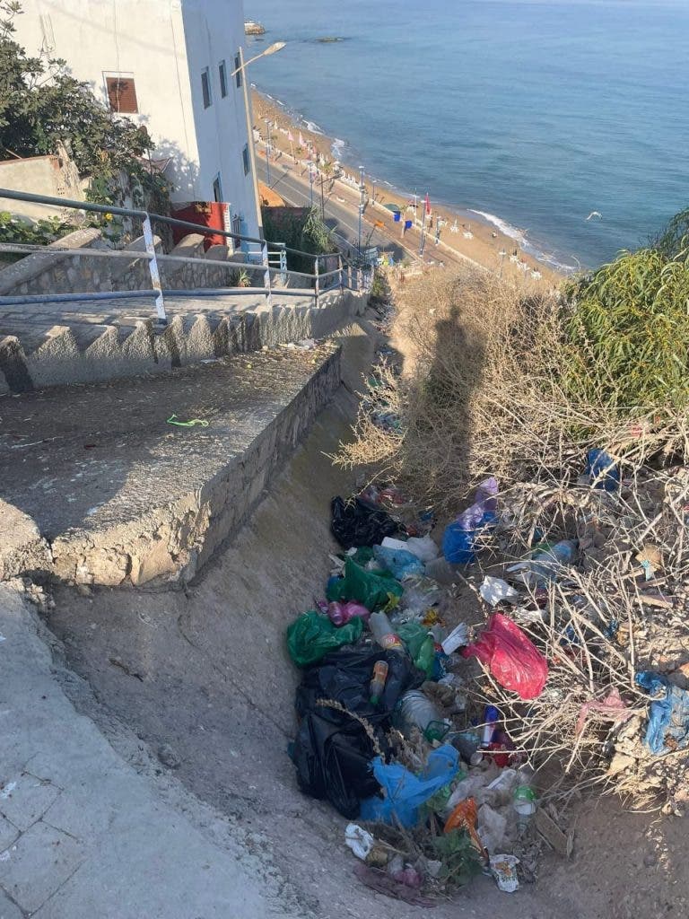 أدراج صيباديا نواحي الحسيمة بين جمالية المشهد وفوضى النفايات.. مطالب عاجلة بحلول دائمة