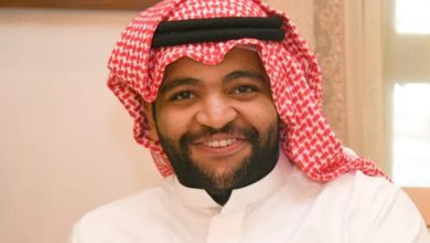 خالد المظفر يتحدى الجلطة ويظهر على المسرح ليطمئن جمهوره
