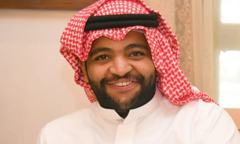 خالد المظفر يتحدى الجلطة ويظهر على المسرح ليطمئن جمهوره