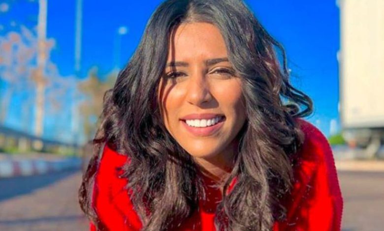 رجاء بلمير توضح لجمهورها سبب منع التقاط الصور معها