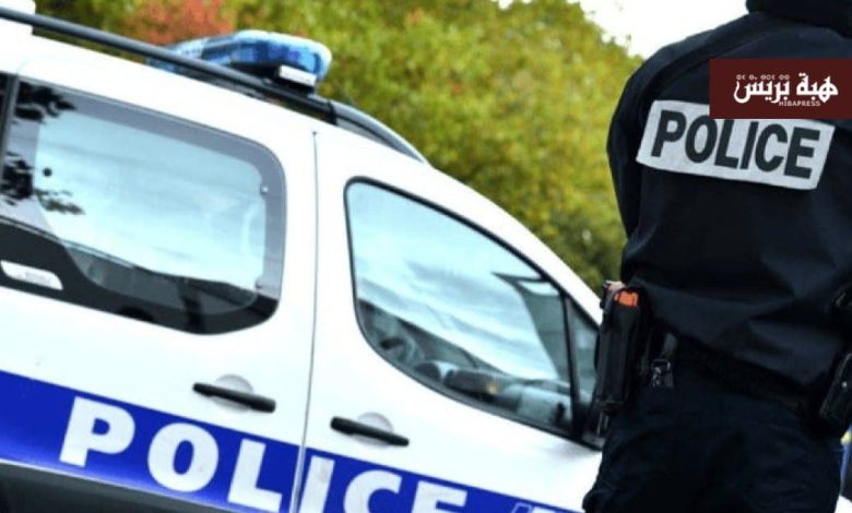 فرنسا.. إيقاف 3 أشخاص بعد قفزة مظلية من أعلى برج إيفل