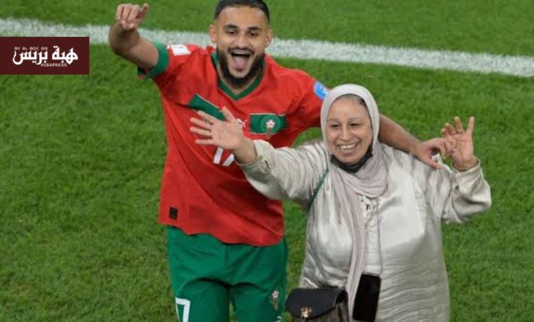 سفيان بوفال ينفي إشاعة وفاة والدته ويطالب باحترام حياته الخاصة