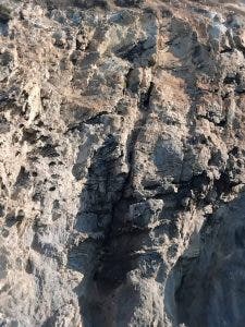 إنقاذ شخص عالق بسفح جبلي بين تلايوسف وشاطئ أرمود(صور)